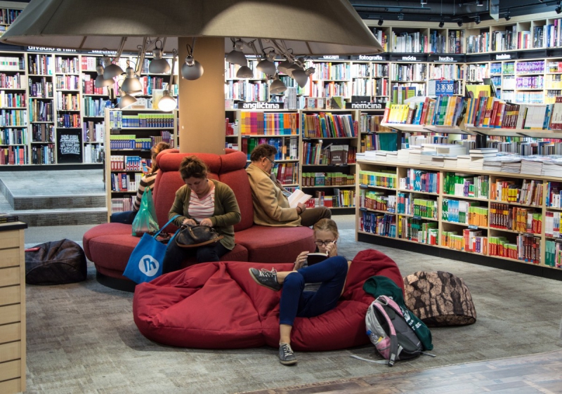 magasin-BRIANCONNET-min_books_bookstore_book_reader_readers_reading_shop_sale_books-849006